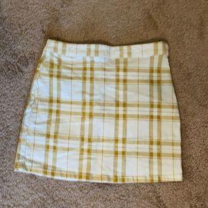 Yellow/white skirt
